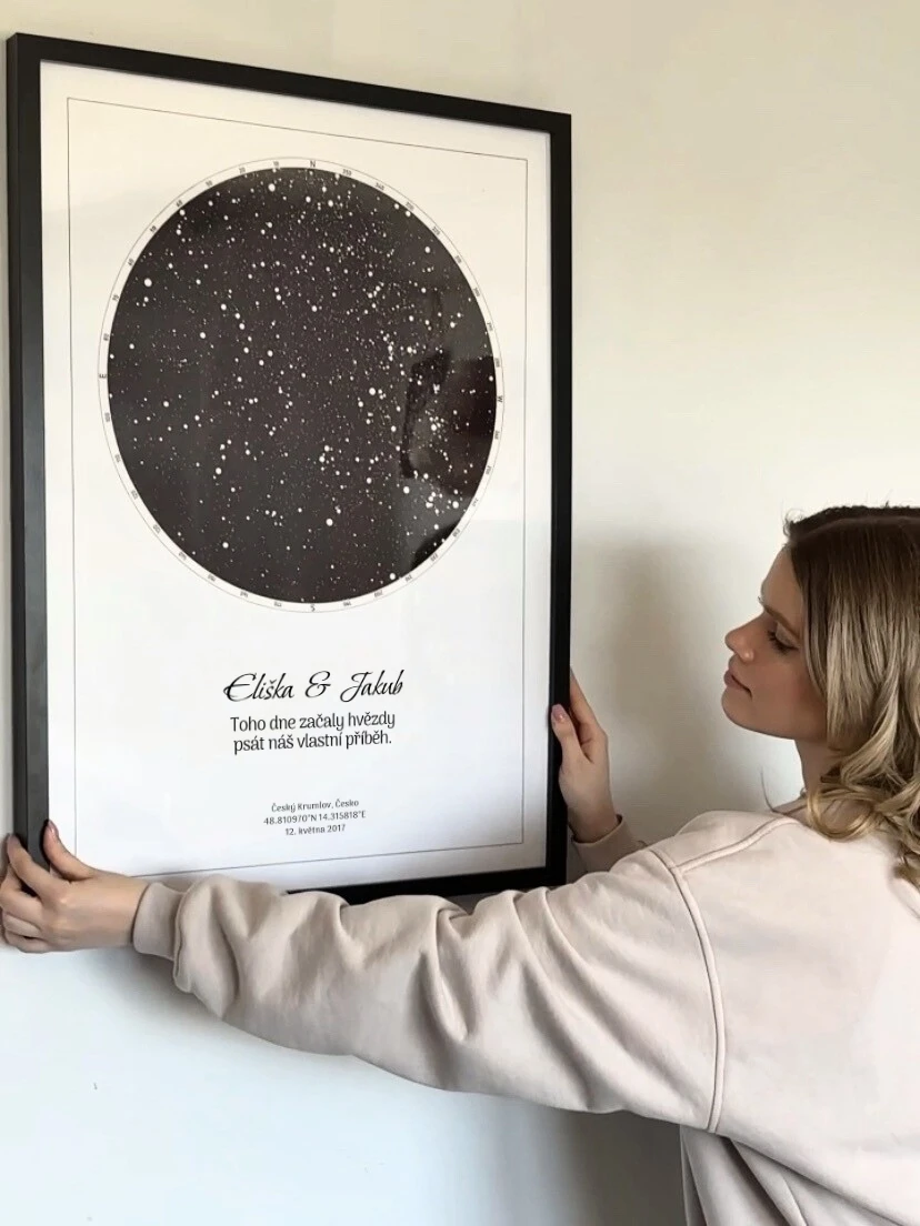 Personalizovaná mapa představující nebe v den příchodu na svět ročního dítěte.